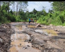 Kades Keban Satu Geram, Jalan Makin Rusak Armada PT Ocean Batubara Mulya Dilarang Melintas