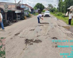 Dinas PU PR Muba Tanggapi Aduan Warga melalui Call Emergency 112 Terkait Jalan Rusak dan Berkubang