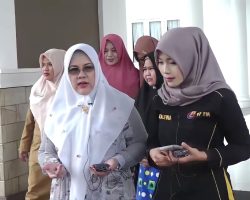 Hj Asna Aini : Rumah Tangga Itu Seperti Buku, Semakin tebal lembarnya, Semakin Banyak Ceritanya