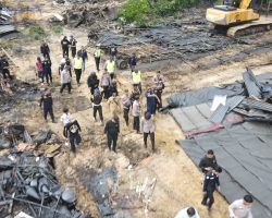 Polres Muba Beserta Jajarannya Melakukan Penutupan Lokasi penyulingan Minyak ilegal refinery