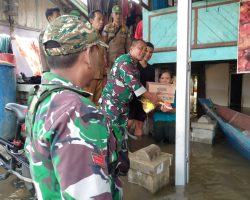 Tinjau Lokasi Banjir, Koramil 401-02/Babat Toman Bersama Forkopimcam Bagikan Sembako