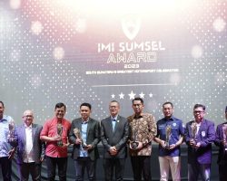 IMI Awards, Pj Bupati Apriyadi Dinobatkan Jadi Tokoh Otomotif Sumsel