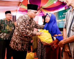 Kunjungi Kecamatan Sungai Keruh, Pj Bupati Muba Serahkan Berbagai Bantuan untuk Warga