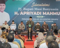 Sambut Lebaran, Pj Bupati Apriyadi Beri Bingkisan untuk RT RW dan Kadus di Sekayu