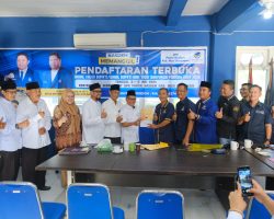 Diwakili Istri Tercinta, Apriyadi Kembalikan Formulir ke Beberapa Parpol