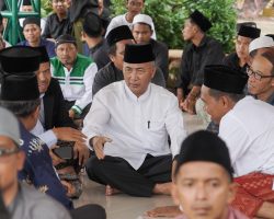 Ketua FORPESS Muba Tutup Usia, Sekda Apriyadi Salat dan Antar Jenazah ke Pemakaman