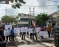 Warga Muba Geruduk Kantor Pemkab Muba Terkait Kekeliruan PJ Bupati Muba dalam Penunjukan “RC” Selaku PLT Kadis PMD