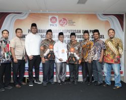 Sah.. PKS Serahkan SK Dukungan Apriyadi untuk Jadi Calon Bupati Muba