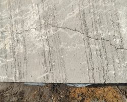 Belum 1 Bulan Selesai Dikerjakan ,Fisik Jalan Setapak Sudah Pecah-pecah ,Kwalitas Bangunan PU PALI Dipertanyakan