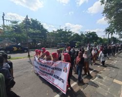 Geruduk Kantor Bupati Muba,Ratusan Masyarakat Muba Tolak Pemimpin Mantap Napi Korupsi