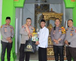 Sambangi Pondok Pesantren Al-Maarif Babat Toman, Kapolres Muba Berikan Motivasi Pada Santri