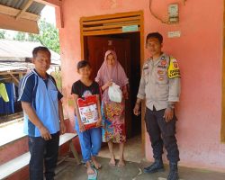 Hadirkan Program “Peduli Anak Yatim Piatu”,Polsek Keluang Bagikan Paket Sembako Kepada Warga Kurang Mampu
