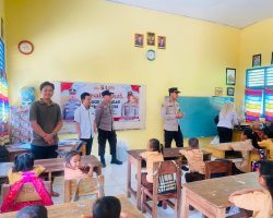 Lanjutkan Program Asta Cita Presiden,Polsek Babat Toman Bagikan Makan Siang Bergizi Gratis