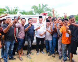 H.Toha Tohet Bantu 1 Unit Mobil Ambulan Kepada PAK Untuk Masyarakat Bayung Lincir Indah