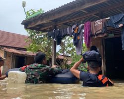Pemerintah Daerah Hadir Layani Warga Terdampak Banjir di Bayung Lencir