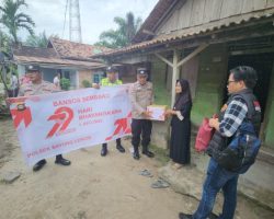 Bakti Sosial Menyambut HUT Bhayangkara Ke – 79, Polsek Bayung Lencir Bagikan Puluhan Paket Sembako kepada Warga Kurang Mampu
