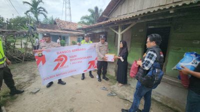 Bakti Sosial Menyambut HUT Bhayangkara Ke – 79, Polsek Bayung Lencir Bagikan Puluhan Paket Sembako kepada Warga Kurang Mampu