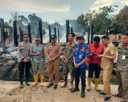 Empat Rumah Ludes Terbakar di Dawas, Respon Cepat Damkar Muba beserta Tim dan Warga Sukses Kendalikan Api