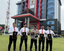 Tuntas Ungkap Kasus Curas di Keban 1, Kapolsek dan Anggota Polsek Sanga Desa Terima Pin Emas Kapolda Sumsel