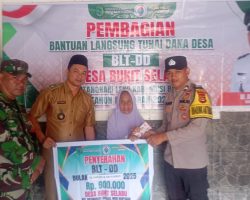 Sebanyak 25 KPM Terima Langsung BLT-DD 2025 dari Pemdes Bukit Selabu