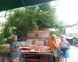 Giat Sosial Rutin, PJS Muba Turun Langsung Berikan Sembako Kepada Korban Kebakaran Rumah 