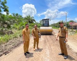 Instruksi Bupati Muba Dijawab Aksi Nyata, Warga – Perusahaan Gotong Royong Bangun Jalan Desa