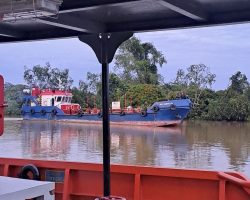 Kapal Angkutan BBM Ilegal Lintas Provinsi Diduga Milik Oknum Polisi Polda Babel Beroperasi Bebas di Kecamatan Sungai Lilin